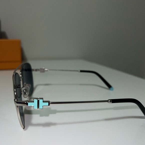 Tiffany and co sunglasses - Picture 2 of 3